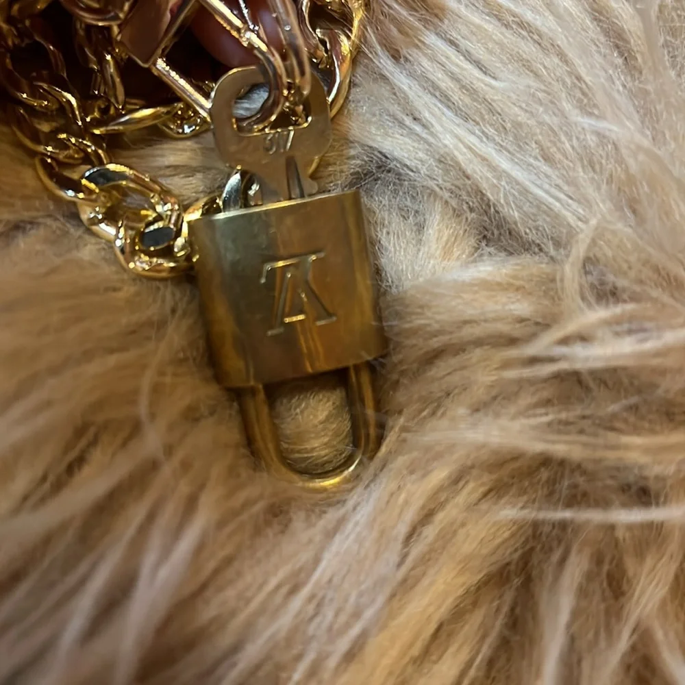 🧡Gold Chain Necklace with LV Lock Pendant 317 - Picture 6 of 14